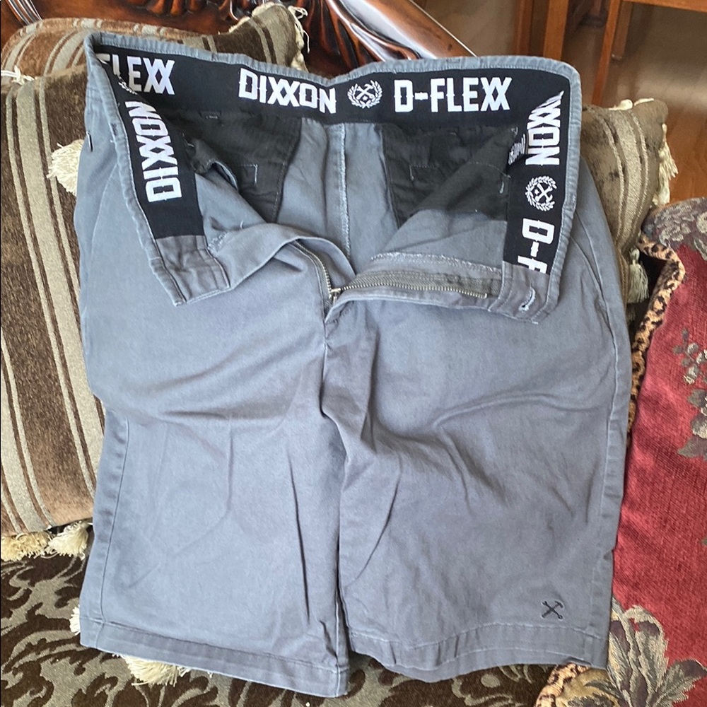 DIXXON Gray Flat Front Men's Shorts D Flex size 32 pre worn good condition